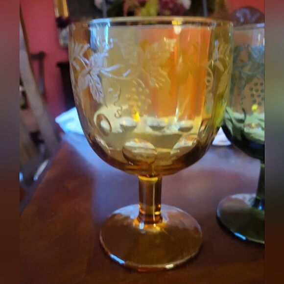 Vintage Mint 60s Set Of 2 Etched Grapes Colored Glass Goblets in Amber & Green - Picture 8 of 8